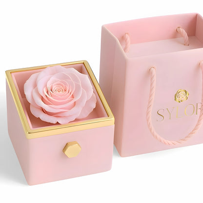 Caja de Rosa Eterna |  Rosa Real y Collar Trébol de Corazónes
