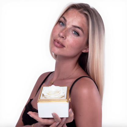 Caja de Rosa Eterna | Rosa Real y Collar Personalizado en Oro 18k
